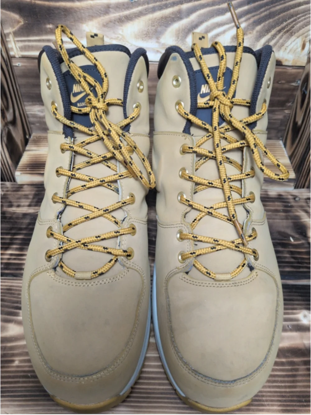 Nike manoa leather